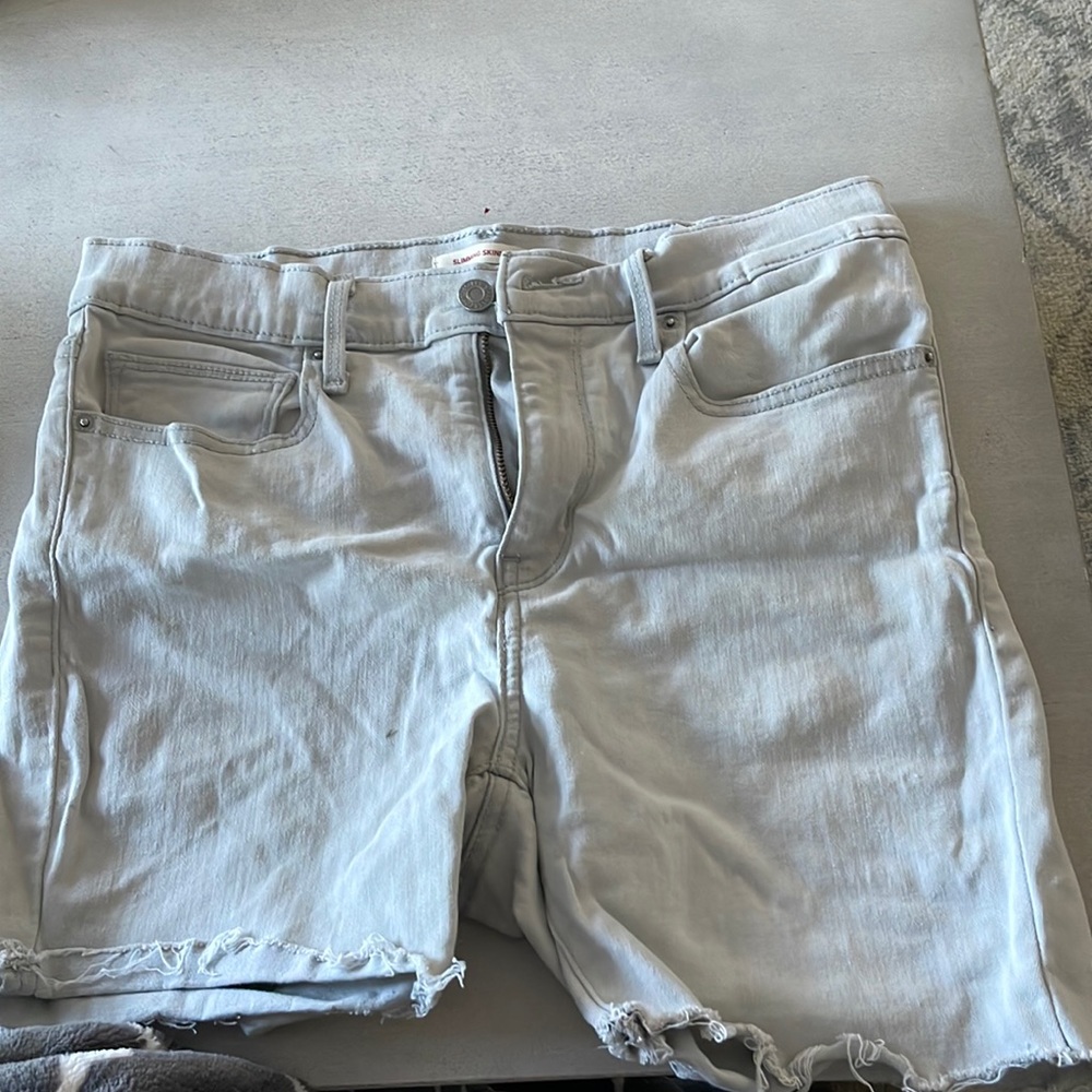 Slimming skinny Levi’s Shorts